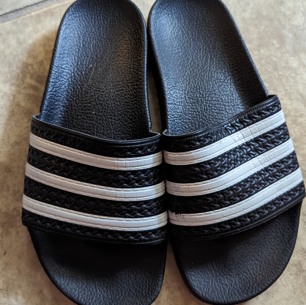 ADIDAS ADILETTE SLIDES Size 7